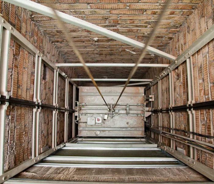 кирпичная шахта лифта